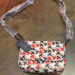 tommy hilfiger clutch purse